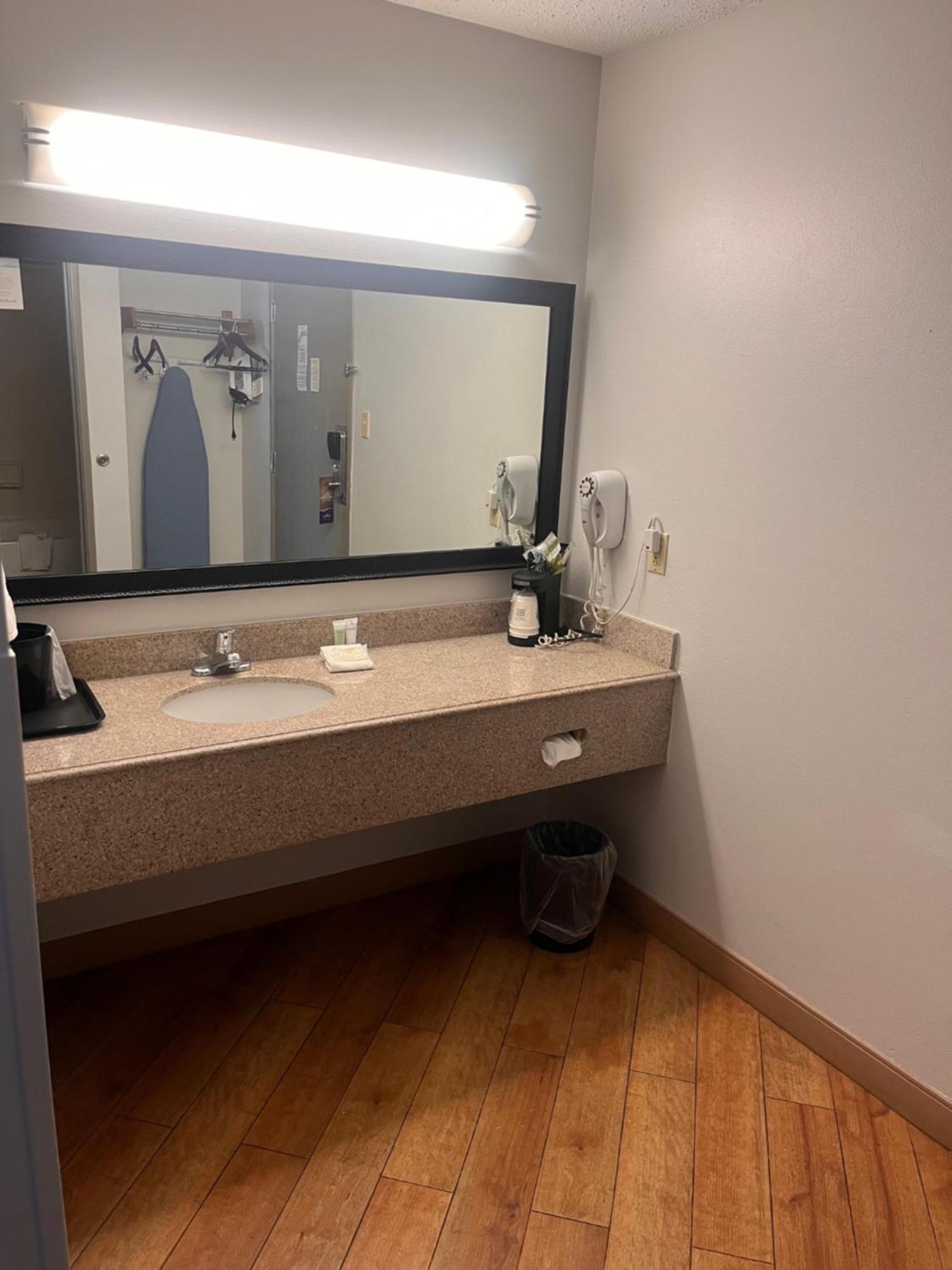 מלון Baymont By Wyndham Columbia, Mo מראה חיצוני תמונה